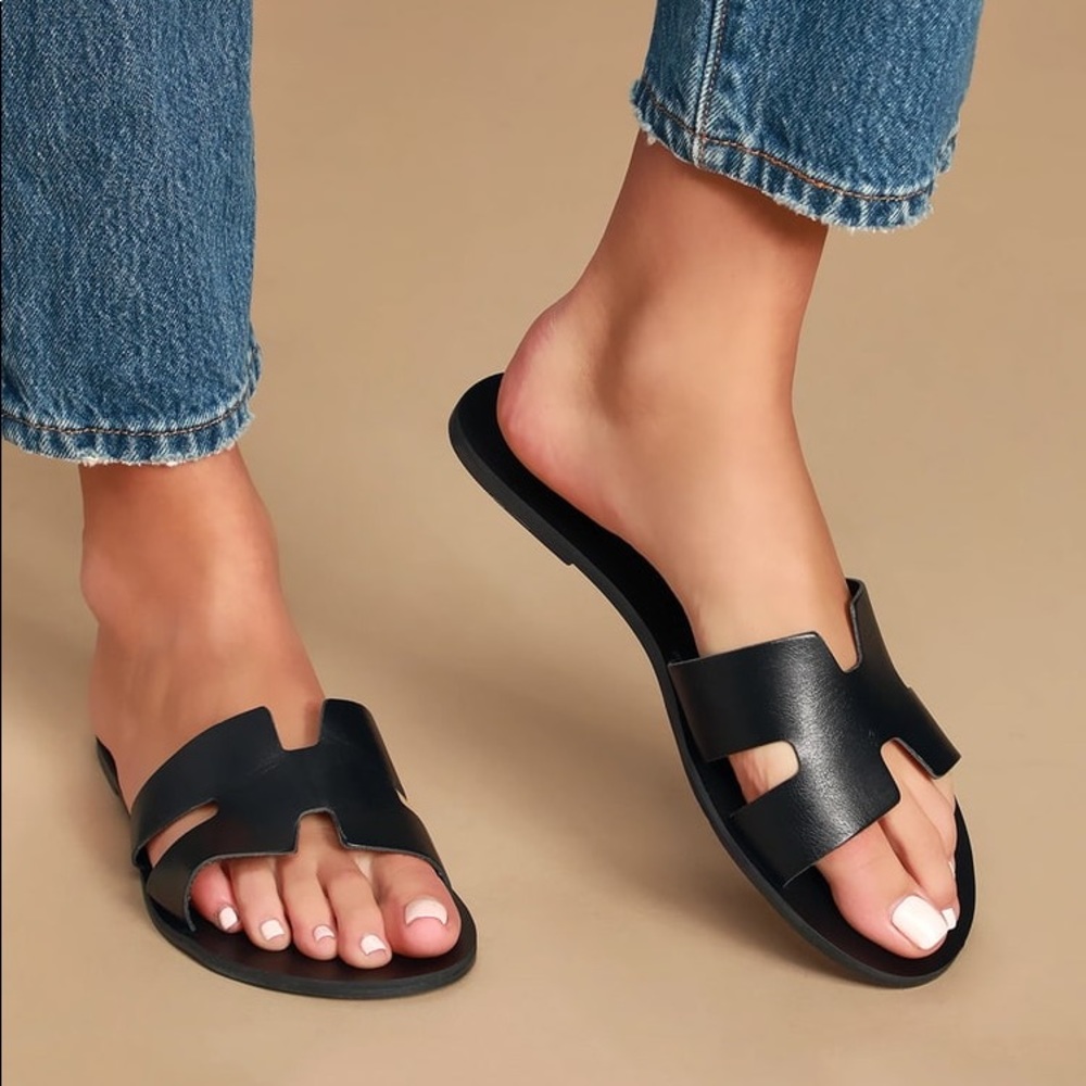 Lulus “Cadence” Black Vachetta Leather Slide Sandals